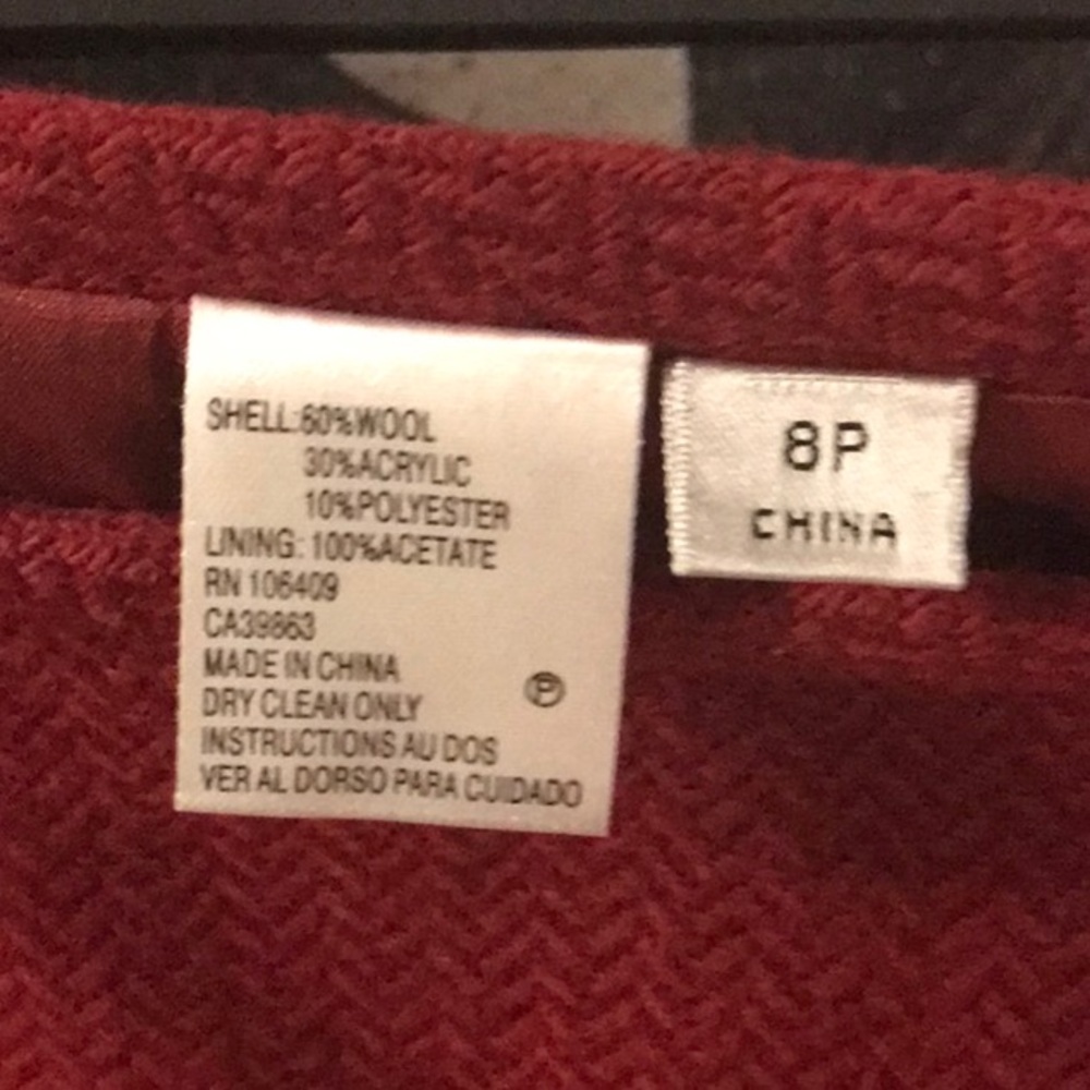 TAHARI SUIT   Jacket and skirt included - Picture 6 of 6